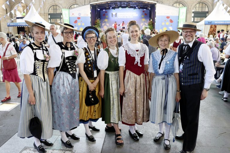 Traditionen neu entdeckt: Wie junge Schweizer Brauchtum leben
